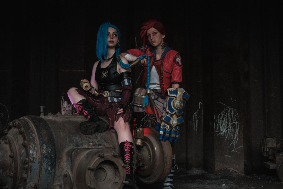 powderful_jinx and CosplayLena as Jinx and Vi